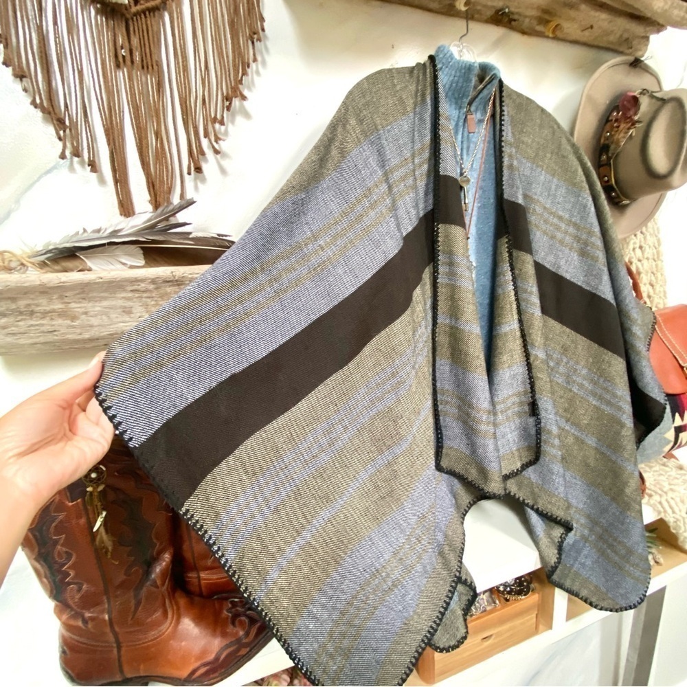 Super Soft Boho Cape w cottage cabin country vibe one size fits all